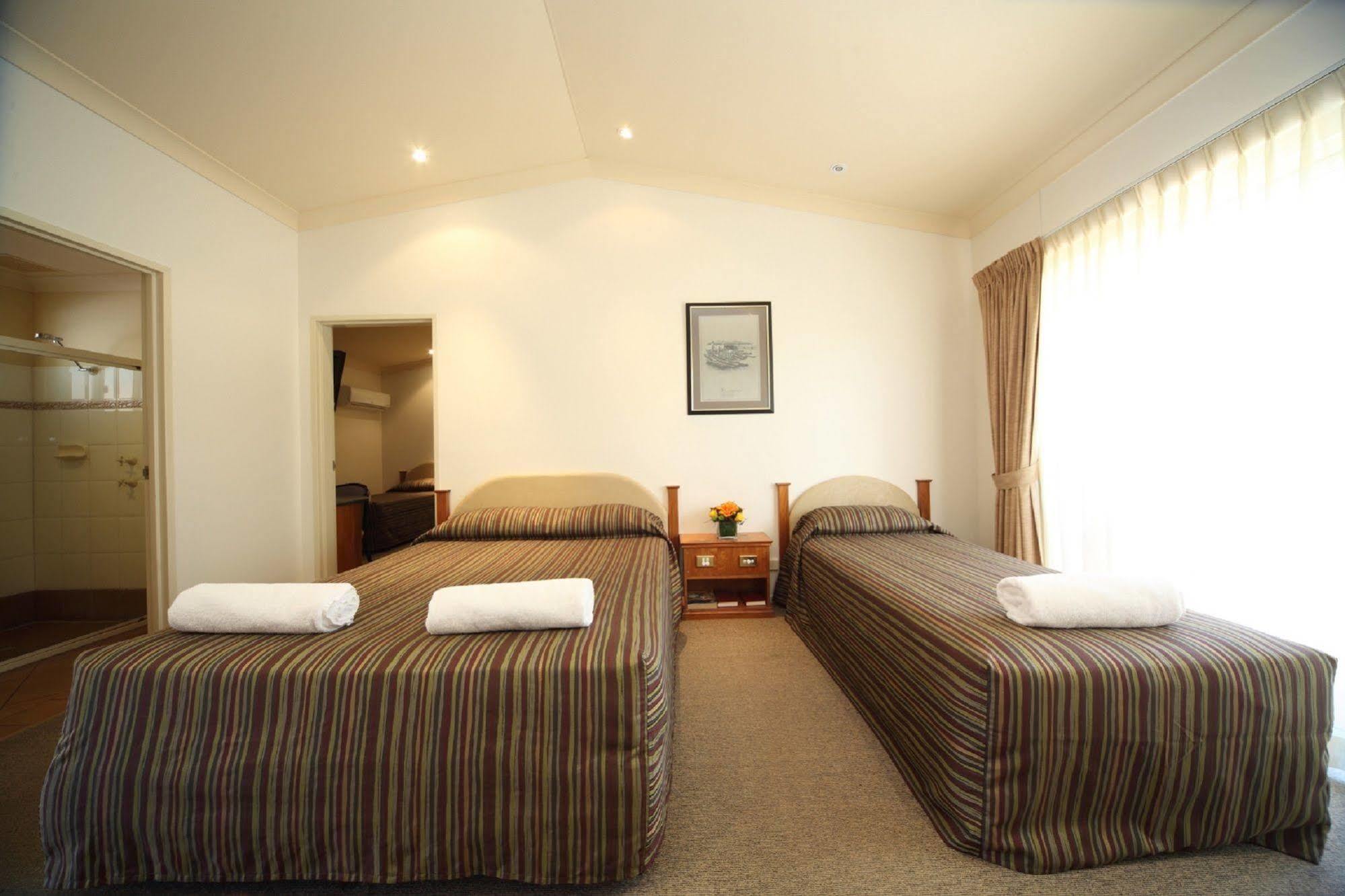 Emerald Explorers Inn Extérieur photo