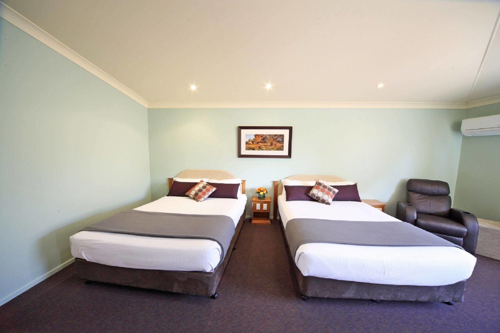 Emerald Explorers Inn Extérieur photo