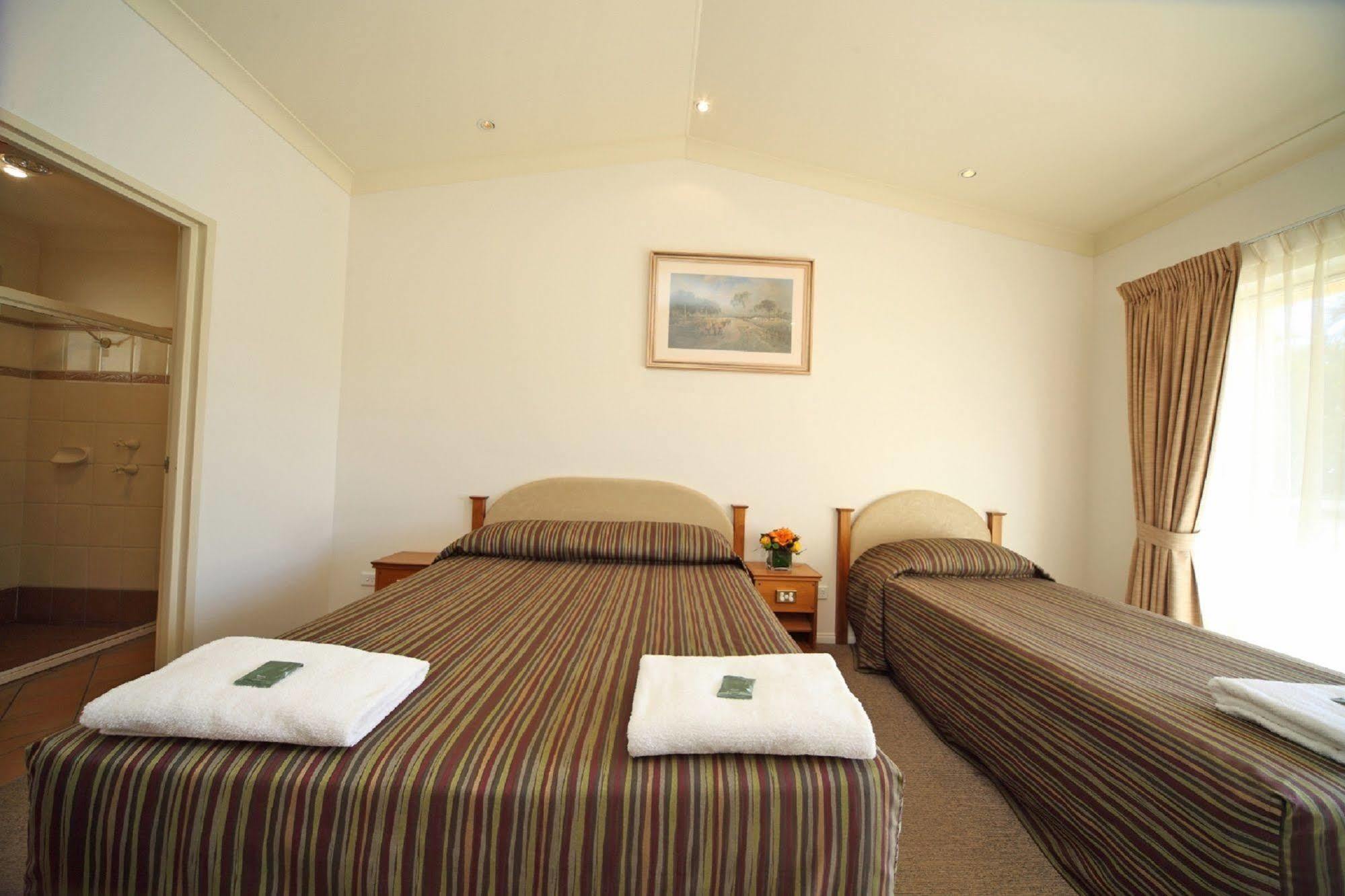 Emerald Explorers Inn Extérieur photo